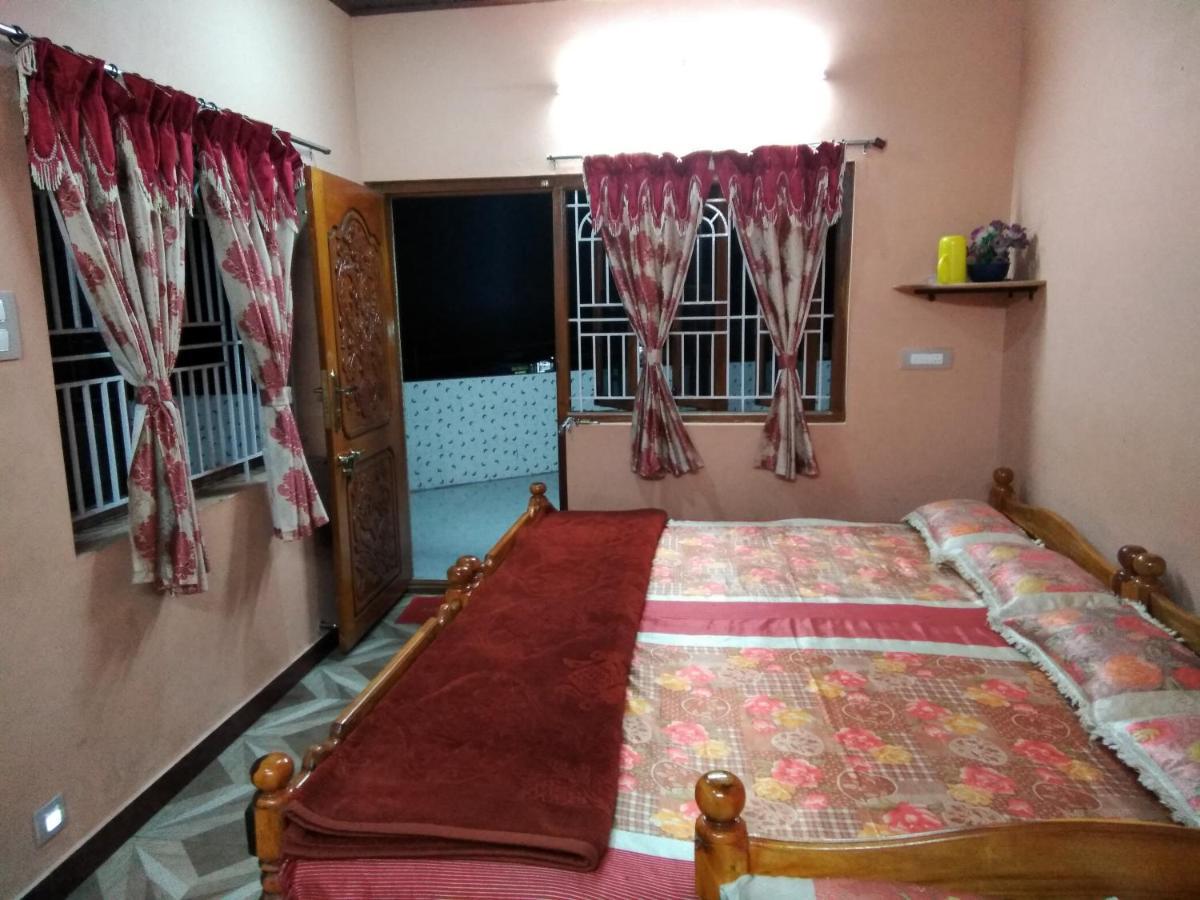 Maniis Homestay Vālpārai Esterno foto
