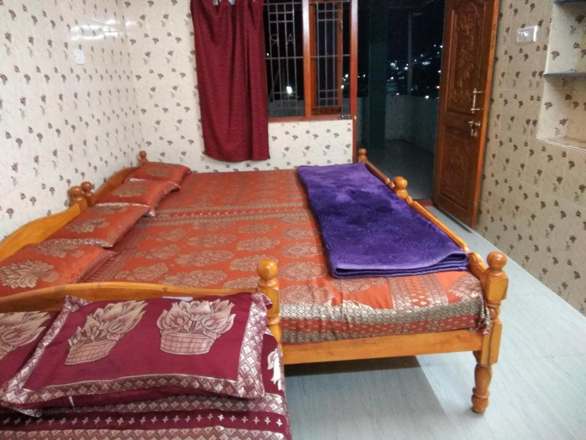 Maniis Homestay Vālpārai Esterno foto