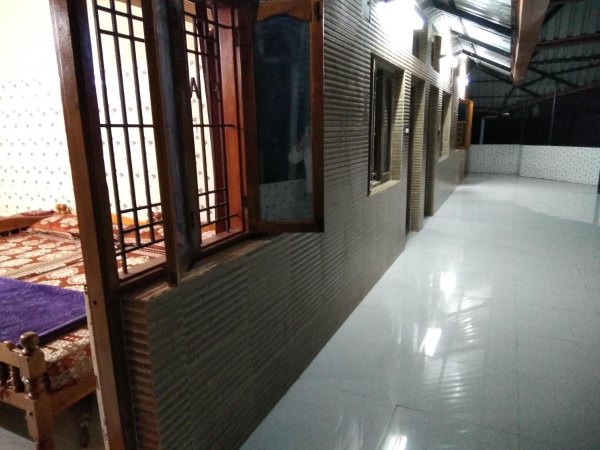 Maniis Homestay Vālpārai Esterno foto