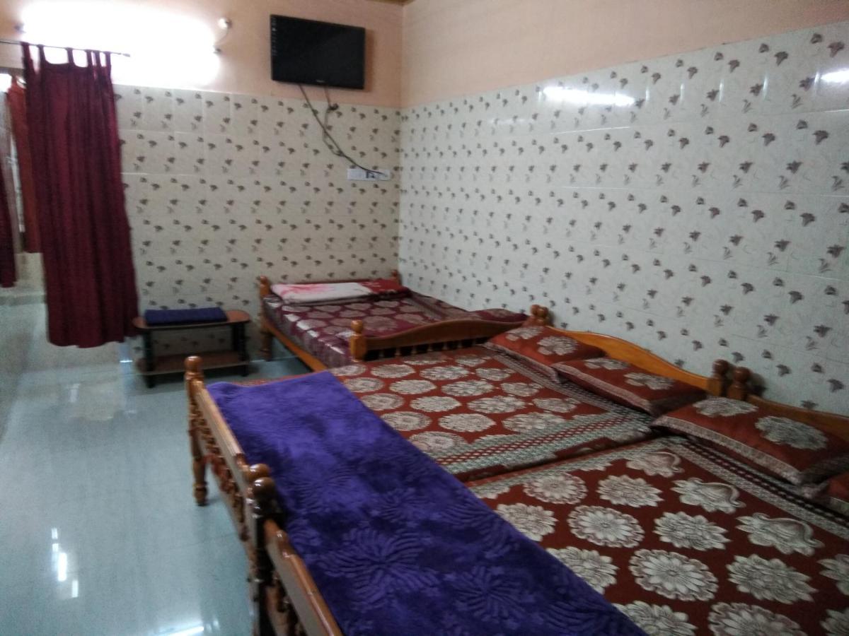 Maniis Homestay Vālpārai Esterno foto