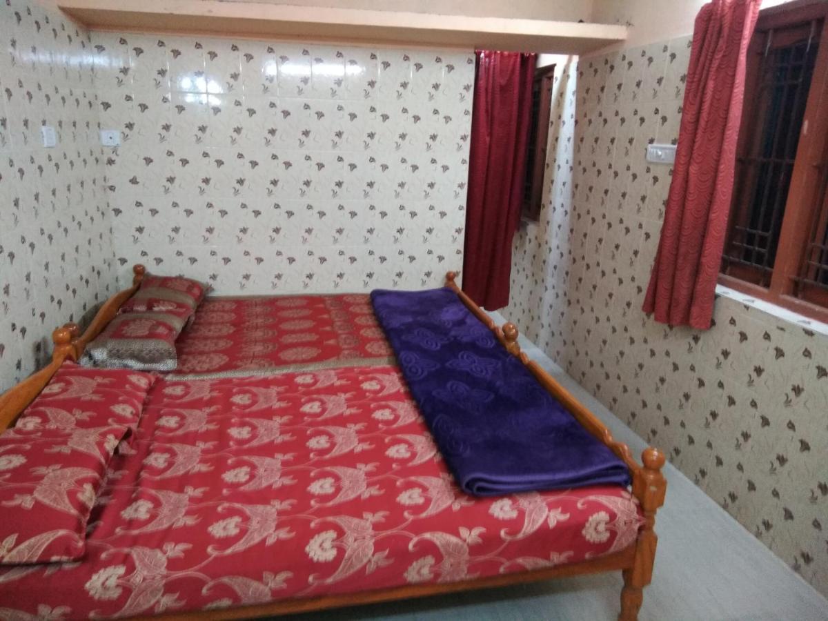 Maniis Homestay Vālpārai Esterno foto